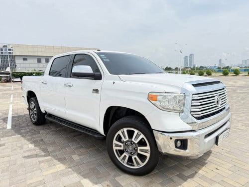 Tundra 2015 full option 1794