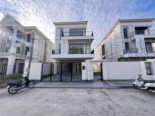 villa for sale ✔️• Location: Borey Peng Huoth Boeng Snor
