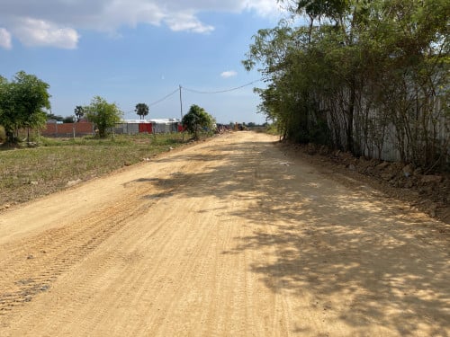 ដីលក់ តម្លៃល្អ ជិតរង្វង់មូលកួរស្រូវ និង ផ្លូវក្រវ៉ាត់ក្រុង៣