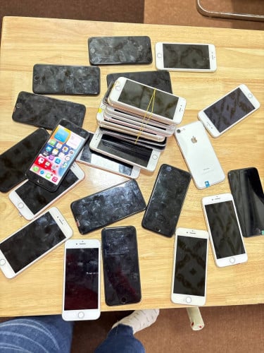 ទូរសព្ទស្អាតៗ អេក្រង់សុីន