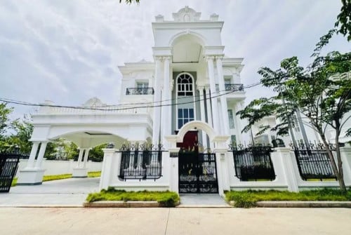 𝐊𝐢𝐧𝐠 𝐕𝐢𝐥𝐥𝐚 កែងសម្រាប់លក់ នៅបុរីភ្នំពេញថ្មីអេលីតផាក ទល់មុខសួនធំបុរី ខណ្ឌសែនសុខ