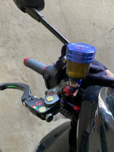 លក់ដៃហ្វាំងលេងជាមួយនិងខ្សែប្រាំងមុខលក់15$