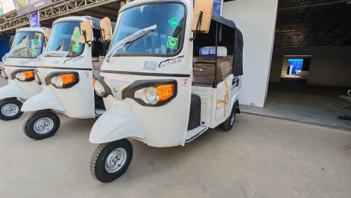 បង់រំលោះ កង់បី Ape Piaggio NXT+230cc