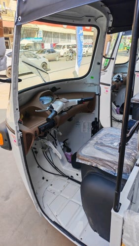 បង់រំលោះ កង់បី Ape Piaggio NXT+230cc