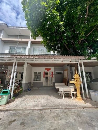 វីឡាកូនកាត់ LC1 សម្រាប់លក់ នៅបុរីប៉េងហួត បឹងស្នោរ មឺហ្គឺរៀន2