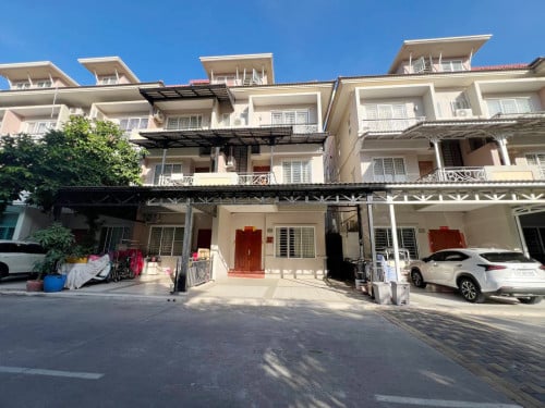 វីឡាកូនកាត់ សម្រាប់ជួល | Link Villa LA For Rent  in Borey Penghout Boeung Snor