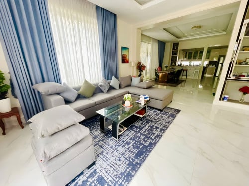 𝐅𝐨𝐫 𝐑𝐞𝐧𝐭: Modern 6-Bedroom Villa- Road 1, Chbar Ampov