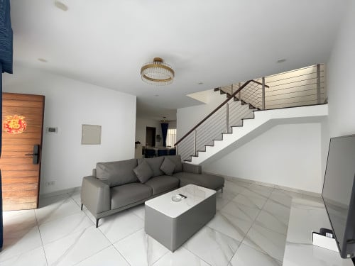 𝐅𝐨𝐫 𝐑𝐞𝐧𝐭: Modern 8-Bedroom Villa- Boeng Kork 1- Toul kork