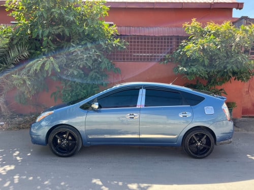 ឡានលក់ Toyota Prius• ឆ្នាំផលិត  ឆ្នាំ 2008 full option