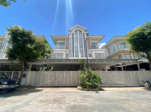 🏡Twin-Villa For Rent Price: 1,600$ Borey Chipmong Sensok