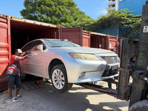 Lexus Es 300h 2013 full option ឡានមូល ថ្មីខ្លាំង អត់បុកអត់ច្រេះ