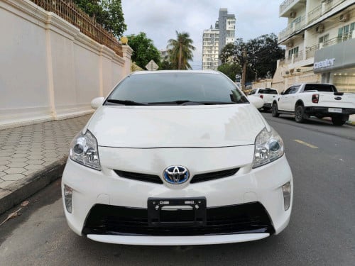 PRIUS 014 options 3 16មុឺនម៉ាយហ្សុីន ខាងក្នុងលឿង