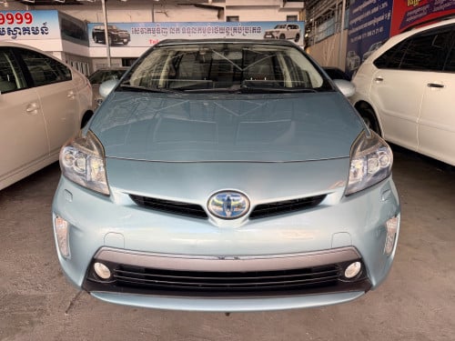 Prius 2012 plug-in option 5 គុជ3