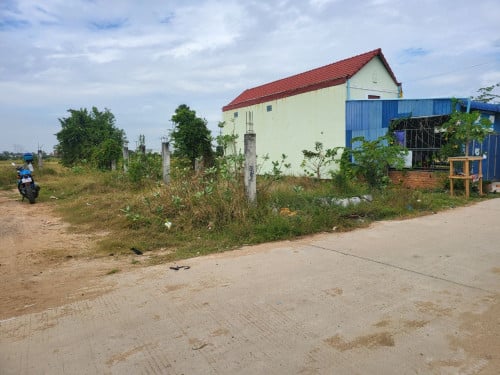 ដីលំនៅដ្ឋាន​ សម្រាប់លក់