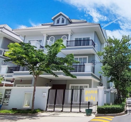 វីឡាភ្លោះកែង សម្រាប់ជួលនៅបុរីភ្នំពេញថ្មី