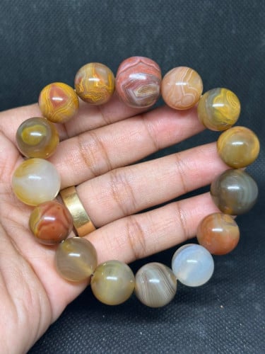 ខ្សែអង្កាំត្បូងថ្មអាល់ហ្គេត