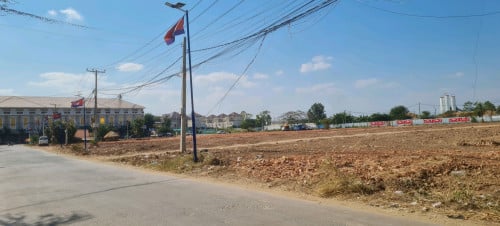 ដីលក់ម្ចាស់ផ្ទាល់នៅទល់មុខបុរីអង្គរភ្នំពេញ ជិតហ្រ្គេនភ្នំពេញ
