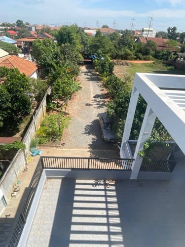 ដីនិងផ្ទះលក់