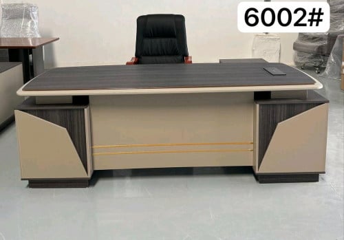 តុប្រធានធំ