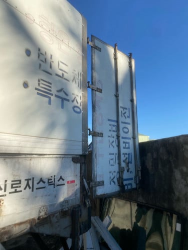 ទូរបើកស្លាប ថ្មីខ្លាំង