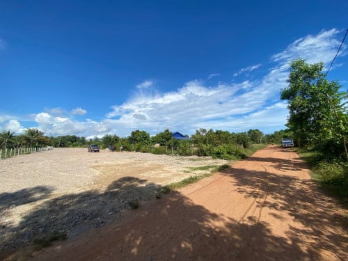 • ដីលក់ ក្រុងកែប ខេត្តកែប  •