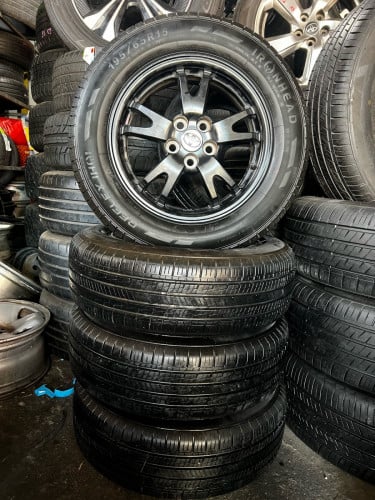 សំបក់ទំហំ 195/65/15 Prius