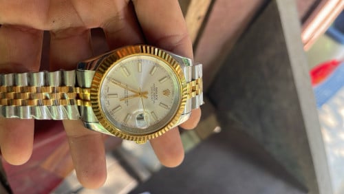 នាលិការ Rolex ដើអូតូមិនប្រើថ្ម