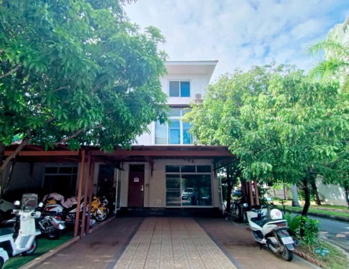 🏡Town-House For Rent Price: 900$ at Camko City