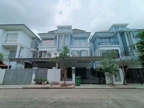 🏡Twin-Villa For Rent Price: 1,200$ Borey Penghouth Quateria