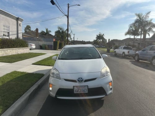 🚘2012 Prius option 3 ក្នុងលឿង (មេឡាន )