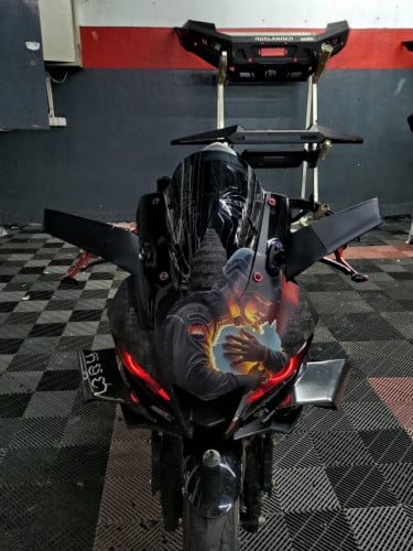 ម៉ូតូជិះផ្ទាល់ខ្លួនyamaha R3