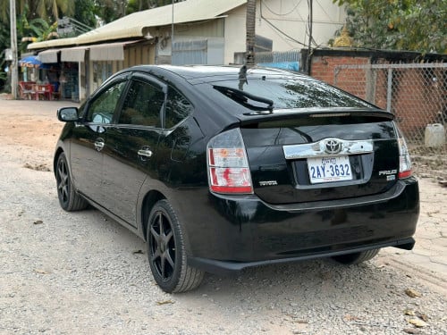 Prius 04 hfull ឡានស្អាតលះ