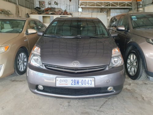 Toyota prius full option ប្រភេទឡានស្អាត