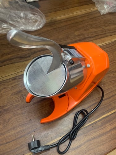 ម៉ាស៊ីន​ឈូស​ទឹក​កក​