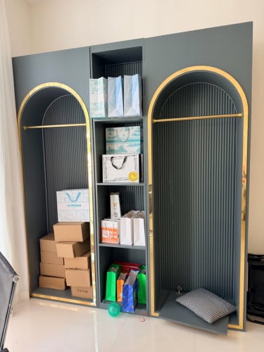 ទូឡាយលក់ថែមទូតាំងស្បែកជើង