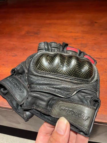 ស្រោមដៃម៉ូតូហ្វូរហែកកន្លែងម្រាមមេដៃតិច ចង់ លក់