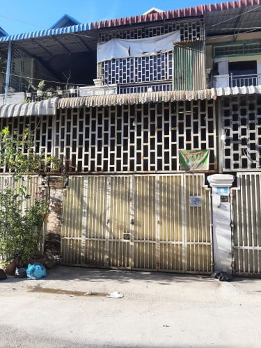 ផ្ទះល្វែងសម្រាប់លក់