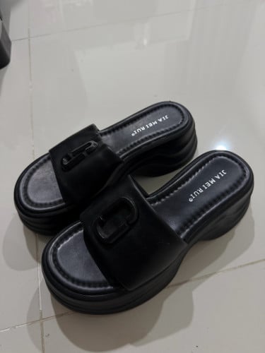 ស្បែកជេីង