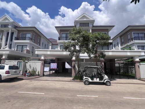 វីឡាភ្លោះ អេសម្រាប់លក់បន្ទាន់ សល់ដីចំហៀងធំ 3.90m (មានចំណូលពីរការជួល)#ប៉េងហួតបឹងស្នោរ