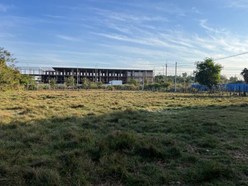 ដី 40m x60m លើផ្លូវ ៥០ម៉ ជិត Art box ស្វាយដង្គំ