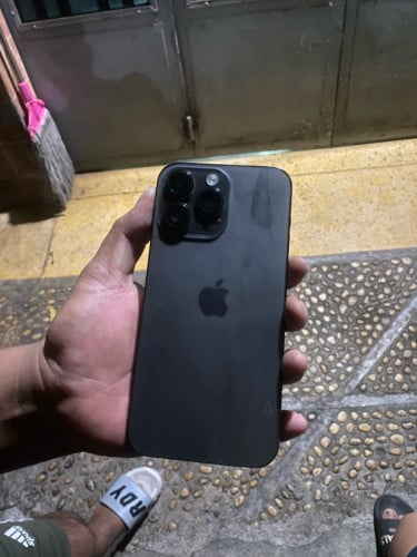 លក់iphone14 bro max 128gb តម្លៃ339$ចុះបានតិចតួចទេ ដូអេរក្រង់មួយដាក់អាធម្មតា ក្រៅពីនឹងសុីនទាំងអស់