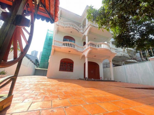 វីឡាសម្រាប់ជួល នៅទន្លេបាសាក់ | Villa for Rent in Tonle Basac