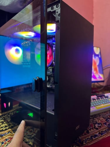 CPU: i5-12400Board: Gigabyte H610 ddr4Ram: DDR4 16gb 3200mhz SSD256gb