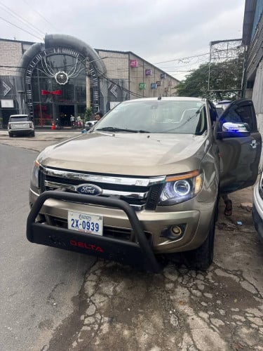 Ford 2013 លេខដៃ កាពីតាស ឆ្វេងសុីន  ឡានខ្ចីណាស់បងប្អូន