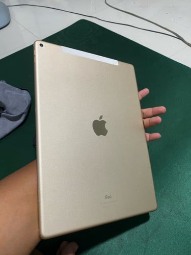 iPad Pro 12.9 2015 Sim+Wifi 128G នៅស្អាត97%