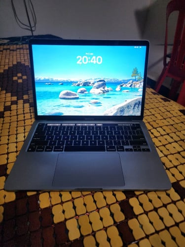 MacBook pro M2 13" ស្ទើរតួតិចៗ