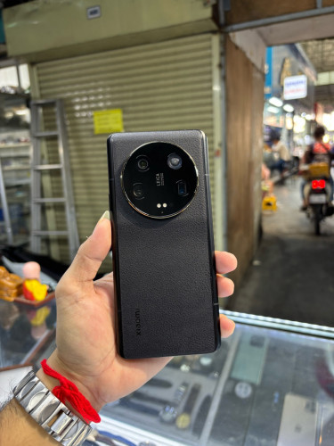 Mi13Utra 256G Ram12G Sim2 ch ម៉ាសុីនអេក្រង់ស្រុីន ស្ទើរលែង0.5