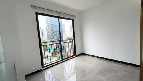 Modern Office $320/month_Space for Lease – High Floor & Great Value