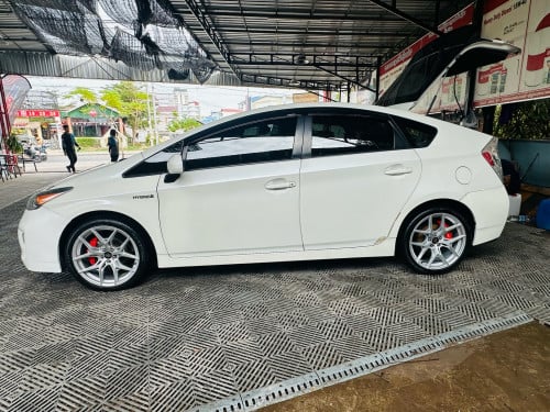 Prius year 2012 , option 4 delux solar (ម្ចាស់ដើមផ្ទាល់)