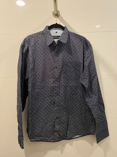 Reselling 2 Long Sleeves Shirt